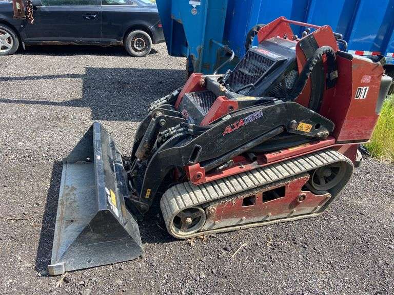 Toro Dingo TX1000 runs and operates