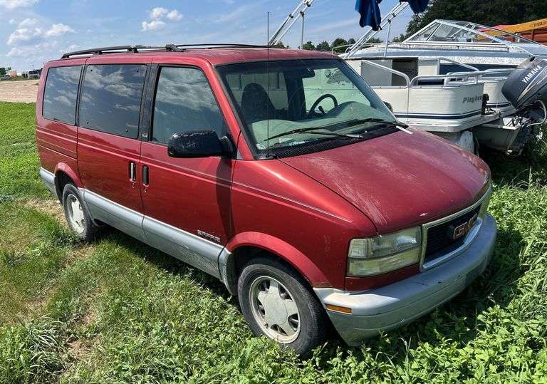 1999 GMC Safari Van, K, row:1 image