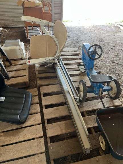 Acorn stair lift, bldg:locked image
