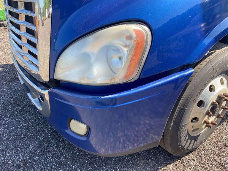 2010  FREIGHTLINER  Cascadia