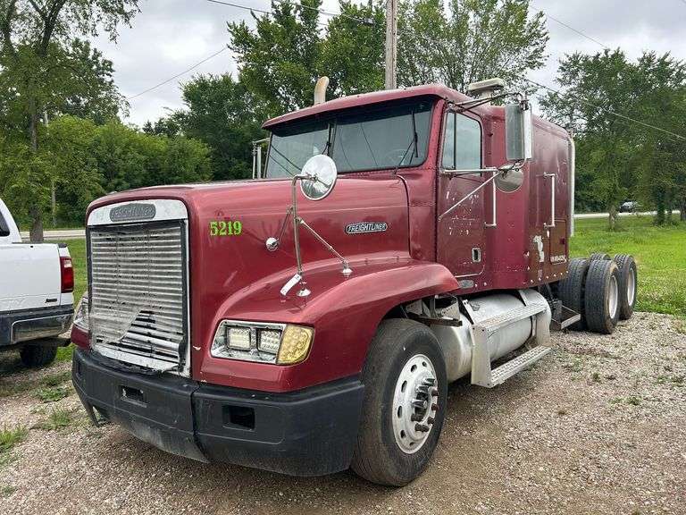 1994 Freightliner FLD120 image