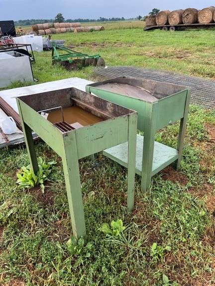Pair of parts washing tanks with drain valves, row:10 image