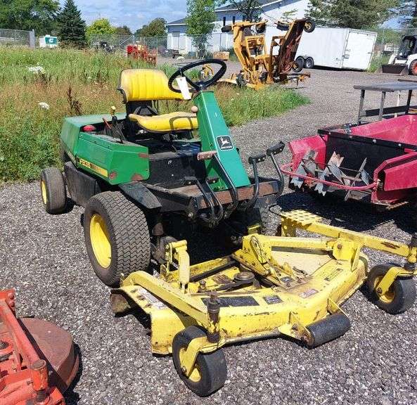 John Deere F935 Front-Mount Lawn Mower