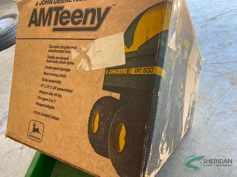 John Deere Pedal Gator with box