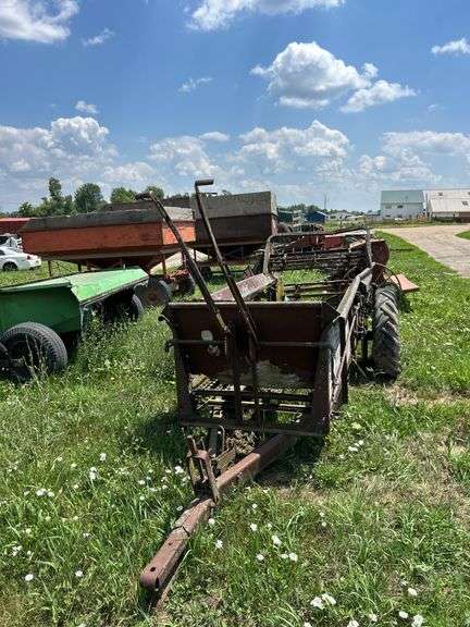 New Idea Manure Spreader: Row 3