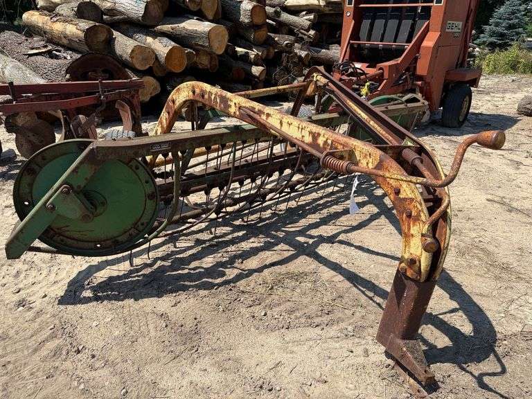 John Deere Rake image