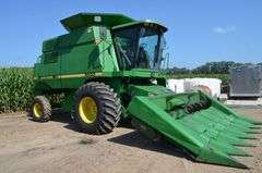 John Deere 9500 Combine w/ 6-Row Corn Head