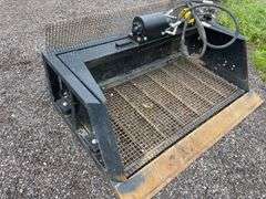 Remlinger skid steer soil screen with 2 screens