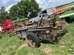 New Idea Manure Spreader: Row 3