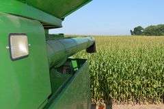 John Deere 9500 Combine w/ 6-Row Corn Head