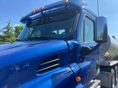 2010  FREIGHTLINER  Cascadia