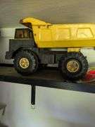Kid play trucks