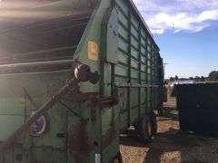 John Deere 716A Chopper Wagon