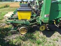 John Deere 7200 16 Row Corn/Bean Planter