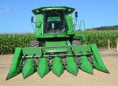 John Deere 9500 Combine w/ 6-Row Corn Head
