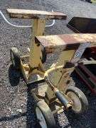 2 Semi trailer jacks