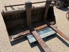 IH Utility 656 w/ Loader, Hay Fork, Bucket, & Pallet Fork