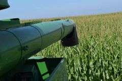 John Deere 9500 Combine w/ 6-Row Corn Head