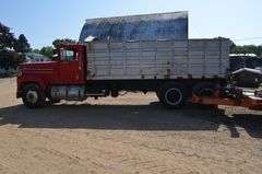 1976 International Transtar 4300 Grain Truck