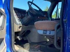 2010  FREIGHTLINER  Cascadia