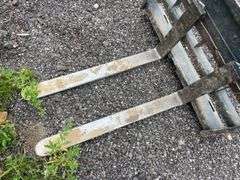 Skid steer pallet forks