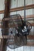 ShowBarn Fan w/ Bracket Hanger