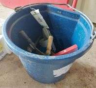 Grooming Tools in Flat-Back Bucket