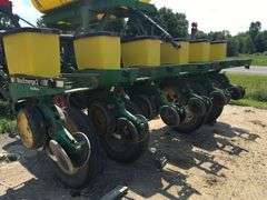 John Deere 7200 16 Row Corn/Bean Planter
