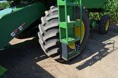 John Deere 9500 Combine w/ 6-Row Corn Head