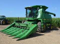 John Deere 9500 Combine w/ 6-Row Corn Head