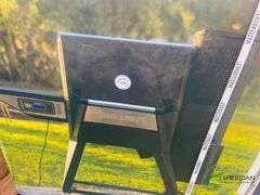 Charcoal grill/smoker