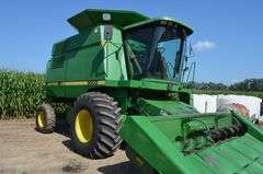 John Deere 9500 Combine w/ 6-Row Corn Head