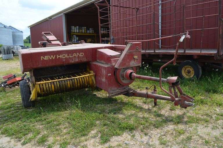 New Holland 276 Baler with kicker image