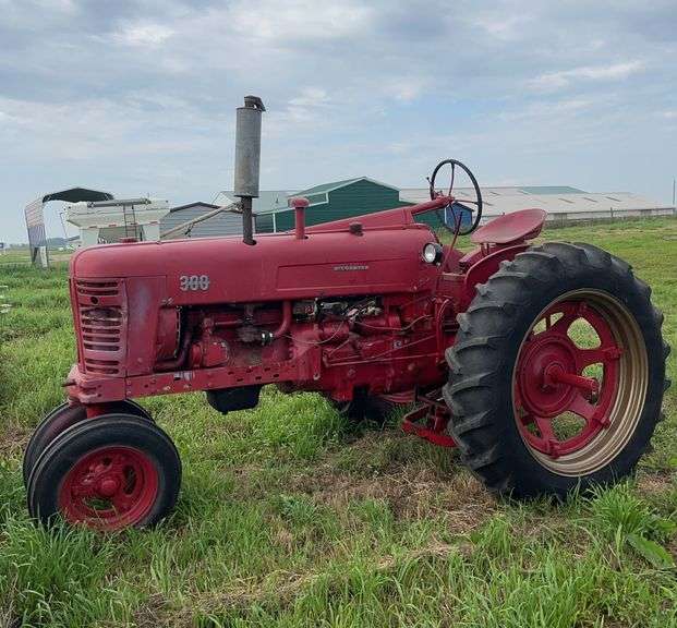 International 300 tractor, K, row:1 image