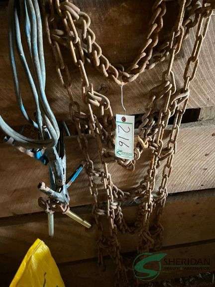 Tire chain and jumper cables image