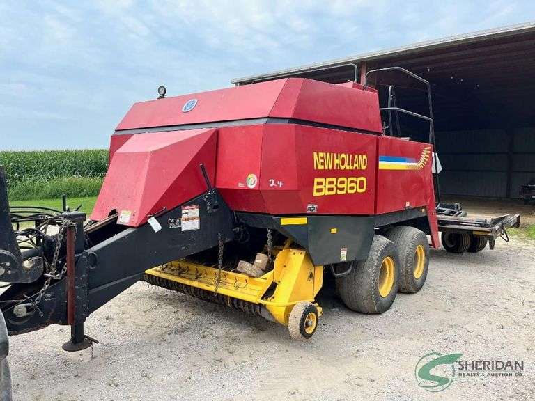 New Holland BB960 Large Square Baler with bale accumulator image