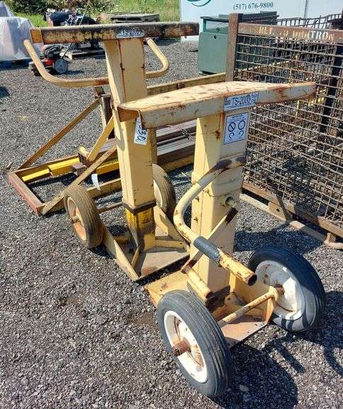 (2) Semi Trailer Jacks image