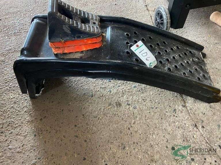 2 Ramps and wheel chocks image