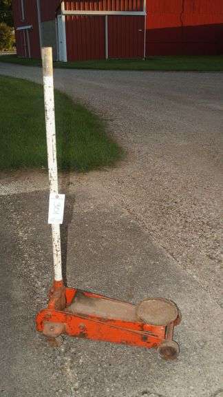Hydraulic Floor Jack image