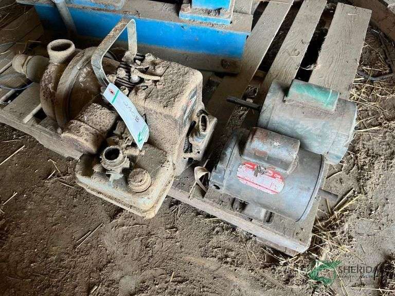 Pair of electric motors and transfer pump ( not sure if it works) image
