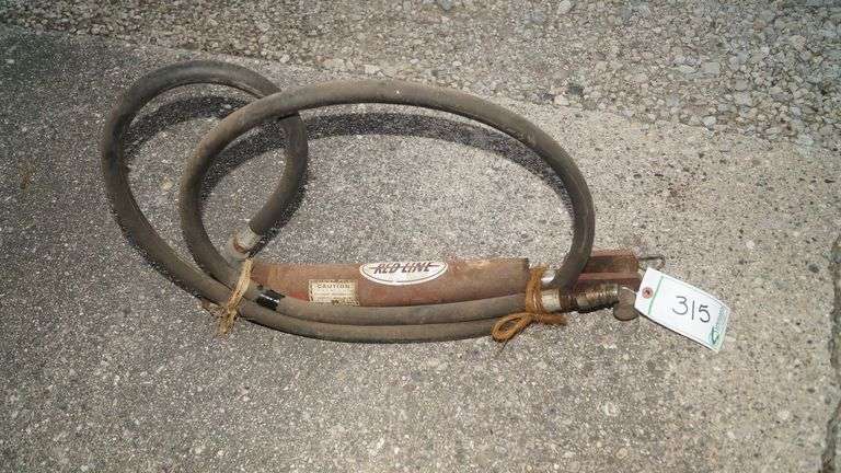 Red Line Single Action Hydraulic Cylinder w/ Hose image