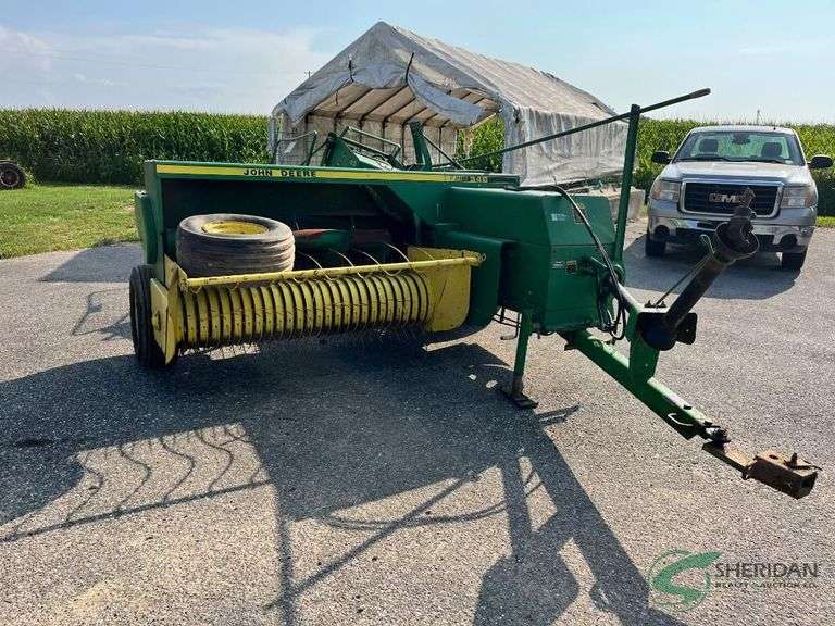 John Deere 348 Square baler with kicker image