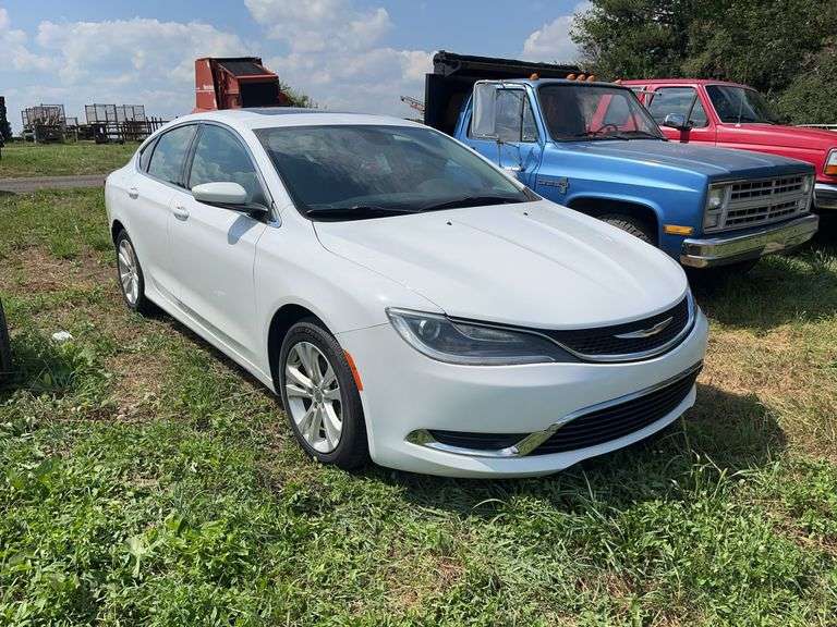 2016 Chrysler 200, K, row:1 image