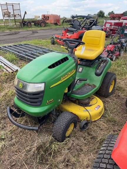 John Deere L110 42" deck, row:4 image