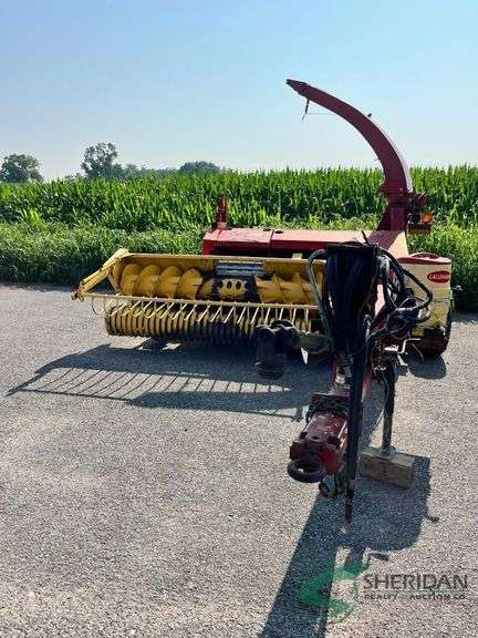 New Holland FP240 Forage Chopper image