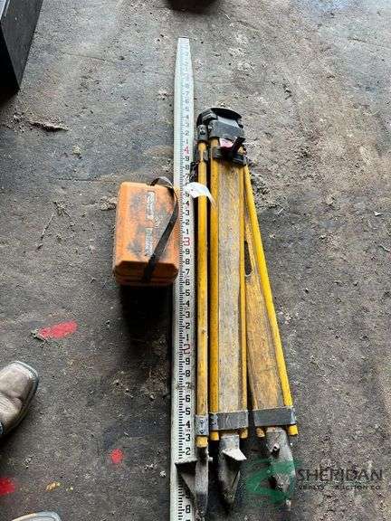 Autolevel 200 with Tripod and Height stick image