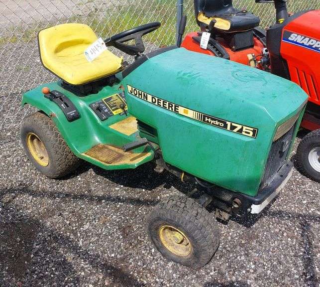 John Deere 175 Hydro Lawn Tractor image