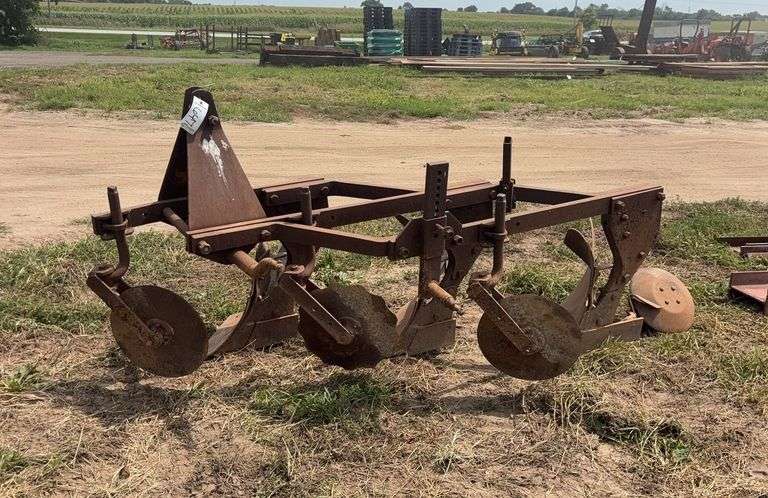 3 bottom Ford plow, row:6 image
