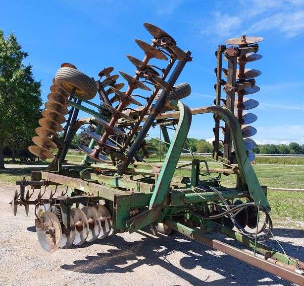 John Deere 235 Wing Fold Disk 25ft. image