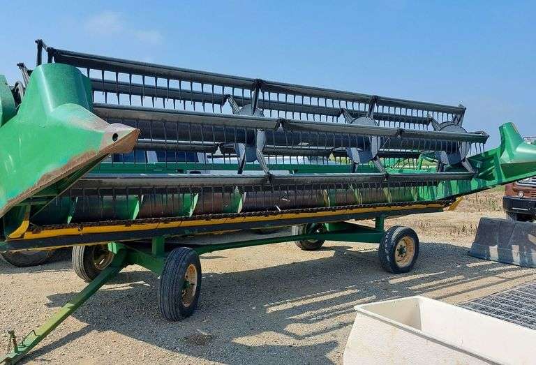 John Deere 920 Grain Head w/ Cart image